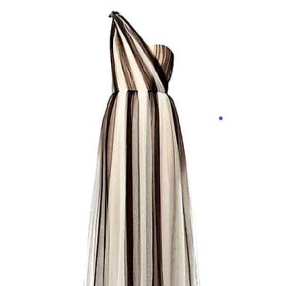 Carolina Herrera Gown - Picture 1 of 1